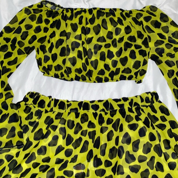 Cheetah print Short Set - Picture 3 of 6